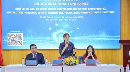 Các đại biểu chủ trì phiên thảo luận.