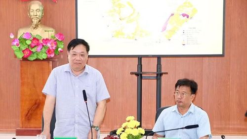 Chủ tịch Ủy ban nhân dân tỉnh Đồng Tháp Phạm Thành Ngại phát biểu tại buổi làm việc.