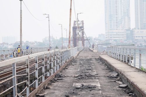 Các hạng mục thi công sửa chữa gồm lối đi bộ, làn xe máy và phương tiện thô sơ.
