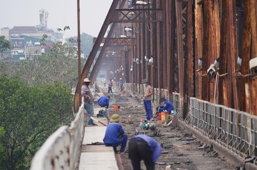 Công nhân đang tích cực làm việc