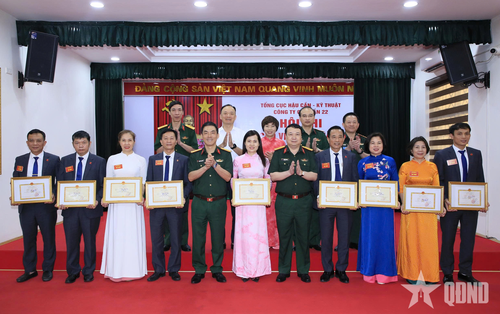  Đại biểu cấp trên, lãnh đạo, chỉ huy Công ty Cổ phần 22 và các thí sinh tham dự hội thi. 
