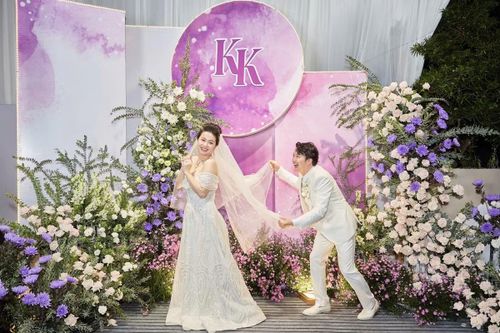Lê Khánh quan niệm rằng trong một mối quan hệ, nếu sự cố gắng chỉ đến từ một phía thì sẽ rất khập khiễng và chông chênh. Vì thế, cả hai luôn nhắc nhở nhau phải dành cho đối phương những điều tốt đẹp nhất. Ảnh: FB Tuấn Khải.