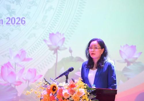 Thứ trưởng Bộ VH,TT&DL Trịnh Thị Thủy phát biểu tại hội nghị.
