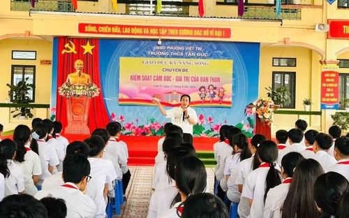 Trường THCS Tân Đức tổ chức ngoại khóa với chủ đề “Kiểm soát cảm xúc - Giá trị bản thân” thu hút đông đảo học sinh tham gia.