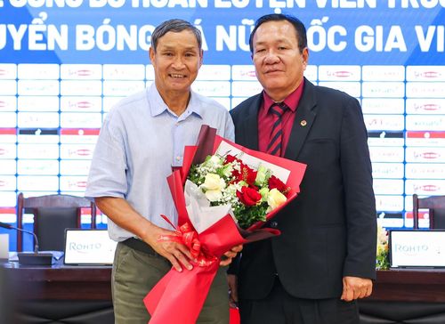Khi ghế thuyền trưởng chuyển giao từ HLV Mai Đức Chung sang cho ông Hoàng Văn Phúc