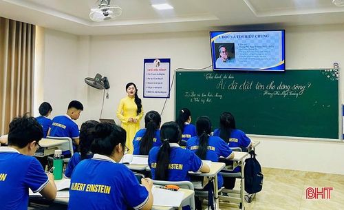 Tiết học Ngữ văn tại Trường TH, THCS & THPT Albert Einstein Hà Tĩnh.