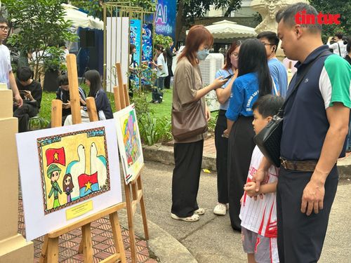 Đông đảo người dân, học sinh và sinh viên tham gia trải nghiệm các hoạt động hưởng ứng Ngày Sách và Văn hóa đọc Việt Nam 2026.