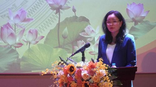 Thứ trưởng Bộ Văn hóa, Thể thao và Du lịch Trịnh Thị Thủy phát biểu tại hội nghị 