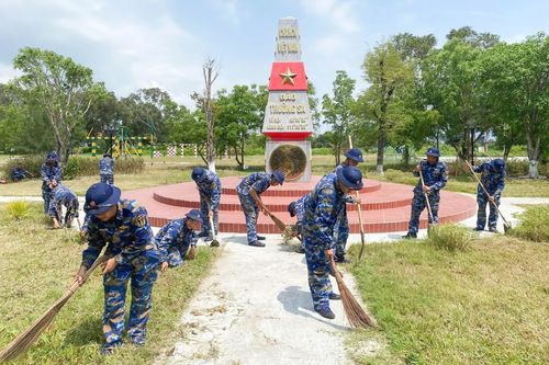 Củng cố công trình thanh niên tại đơn vị.