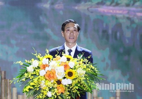 Đồng chí Phạm Mạnh Hùng, Chủ tịch UBND xã Cúc Phương phát biểu khai mạc Ngày hội.