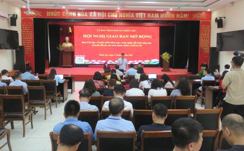 Ban Chỉ đạo phát triển khoa học, công nghệ, đổi mới sáng tạo, chuyển đổi số, cải cách hành chính và Đề án 06 xã Thiên Lộc giao ban mở rộng, từng bước tháo gỡ các vướng mắc ở cơ sở. Ảnh: Hy Ninh