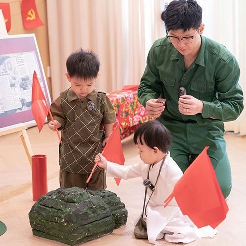 BTV Mạnh Cường và 2 con.