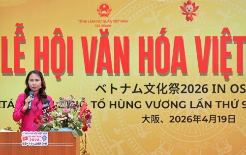Trưởng Ban Tổ chức, Chủ tịch Hiệp Hội Người Việt Nam vùng Kansai Lê Thương phát biểu