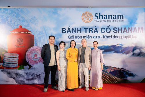 Chuyên gia Nguyễn Đặng Tuấn Minh - Sáng lập KisStartup (ngoài cùng bên phải) tại tọa đàm “Bánh trà cổ Shanam: Gói trọn miền xưa, khơi dòng tuyệt tác”