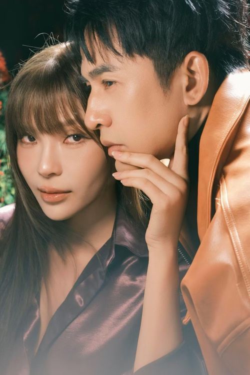 Điều khiến Thúy Diễm trân trọng nhất ở chồng chính là sự tinh tế và biết lắng nghe. Lương Thế Thành không chỉ quan tâm đến những điều lớn lao mà còn để ý đến từng chi tiết nhỏ trong cuộc sống thường nhật. Chính sự sẻ chia ấy giúp cả hai duy trì được sự gắn bó sau nhiều năm chung sống.