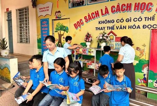 Cô và trò Trường Tiểu học Hà Thạch hưởng ứng Ngày Sách và Văn hóa đọc Việt Nam năm 2026.