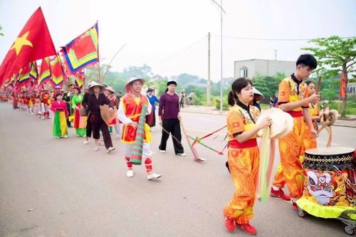 Dù đã thuần thục, các thành viên vẫn nghiêm túc luyện tập nhằm bảo đảm sự thống nhất, trang nghiêm, tránh thiếu sót trong ngày chính lễ (Ảnh: Phương Anh).