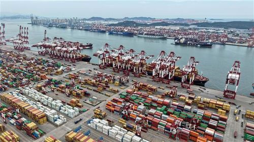 Quang cảnh cảng hàng hóa tại Thanh Đảo, tỉnh Sơn Đông, Trung Quốc. Ảnh: THX/TTXVN