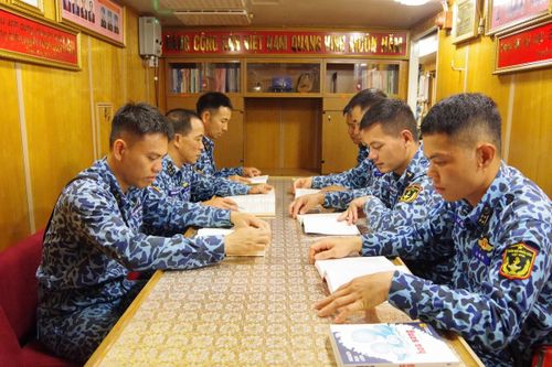 Văn hóa đọc của các Thủy thủ tàu ngầm đã như một nếp sống mỗi ngày sau những giờ làm nhiệm vụ.