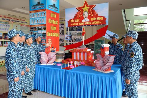 Mỗi tủ sách nhỏ chính là biểu hiện sinh động của "văn hóa tàu ngầm".