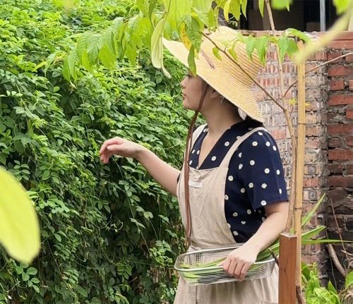 Chị Đặng Giang làm công việc sáng tạo nội dung với các video ghi lại cuộc sống thường ngày.