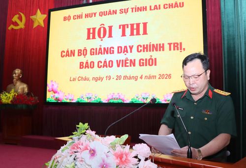 Đại tá Nguyễn Ngọc Thắng - Phó Chính ủy Bộ CHQS tỉnh phát biểu khai mạc.