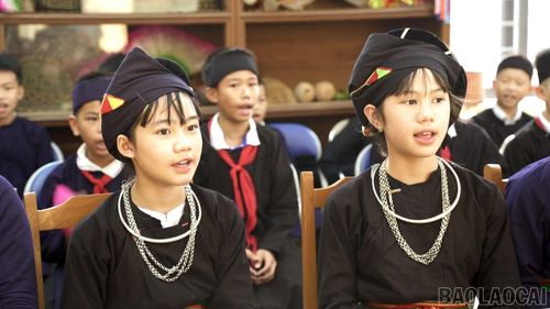 Học sinh Trường Tiểu học và Trung học cơ sở xã Mường Lai tham gia các hoạt động văn nghệ, thực hành hát khắp cọi, góp phần bảo tồn và phát huy di sản văn hóa dân tộc Tày.