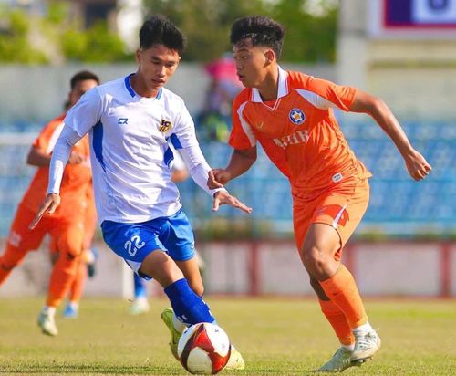CLB Bóng đá Huế (trái) được đánh giá cao hơn đối thủ về mọi mặt. Ảnh: CLB Bóng đá Huế