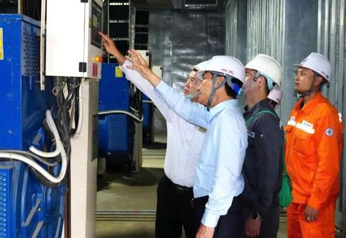 Ngành điện và doanh nghiệp tăng cường phối hợp thực hiện chương trình điều chỉnh phụ tải điện (DR), tiết kiệm điện, phát triển điện mặt trời mái nhà tự sản xuất, tự tiêu thụ. (Ảnh: Hùng Mạnh)
