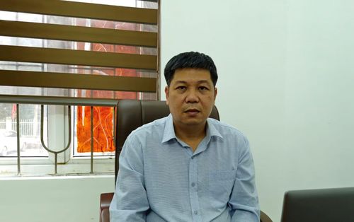 Ông Phạm Quốc Thịnh, Chủ tịch UBND xã Phú Xuân cho biết, xã được ký hợp đồng lao động để bổ sung nhân sự, song tại khu vực miền núi, rất khó tìm được người có chuyên môn phù hợp.