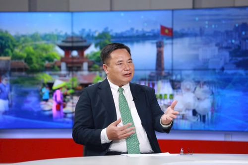 Tiến sĩ Nguyễn Anh Tuấn, Viện trưởng Viện Kinh tế Du lịch (Hiệp hội Du lịch Việt Nam) khẳng định cần thống nhất nhận thức - xây dựng mô hình mẫu: “Điểm khởi đầu” để du lịch xanh lan tỏa. Ảnh: Phạm Hùng