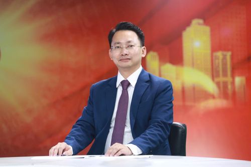 Phó Giám đốc Sở Du lịch Hà Nội Trần Trung Hiếu trao đổi tại Chương trình. Ảnh Phạm Hùng