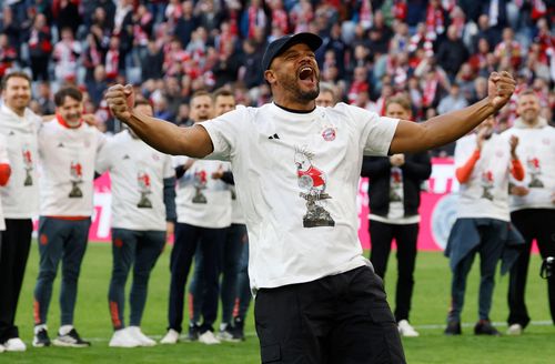  Vincent Kompany giúp Bayern vô địch Bundesliga mùa 2025/26. 