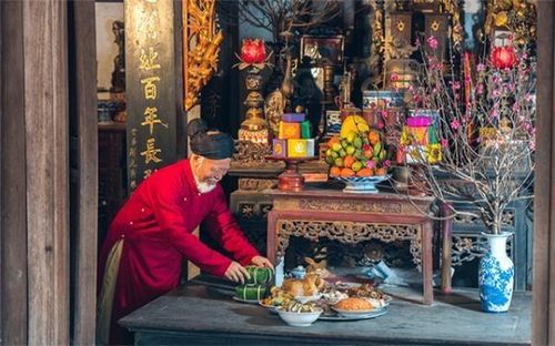 Ban thờ gia tiên là nơi được các gia đình chăm chút cẩn thận. Ảnh: thinhvuongvietnam.com.vn.