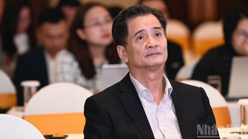 Tiến sĩ Nguyễn Văn Đính, Phó Chủ tịch Hiệp hội Bất động sản Việt Nam, Chủ tịch Hội môi giới Bất động sản Việt Nam.
