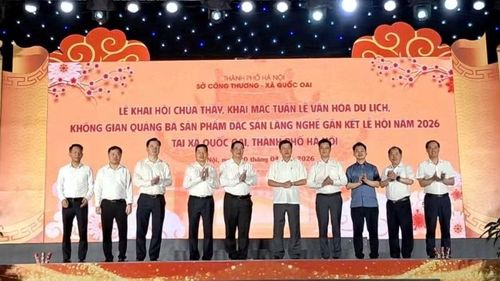 Các đại biểu thực hiện nghi thức khai mạc.