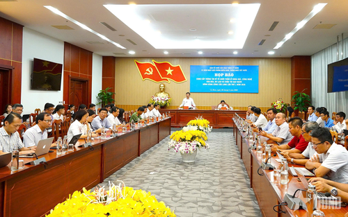 Quang cảnh buổi họp báo. 