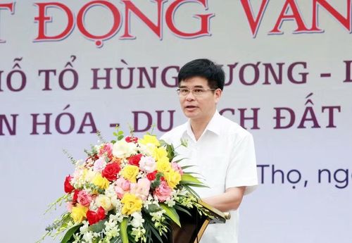 Ông Dương Hoàng Hương - Giám đốc Sở Văn hóa, Thể thao và Du lịch Phú Thọ phát biểu khai mạc.