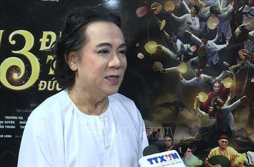 NSƯT Thành Lộc, Giám đốc Sân khấu Kịch Thiên Đăng trả lời phỏng vấn phóng viên TTXVN.