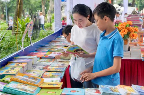 Sách không thiểu thiếu trong kỷ nguyên số. Ảnh: HT