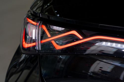 BYD Dolphin 2026 được tinh chỉnh rõ rệt về kích thước nhằm nâng cao sự cân bằng giữa tính linh hoạt và không gian sử dụng.