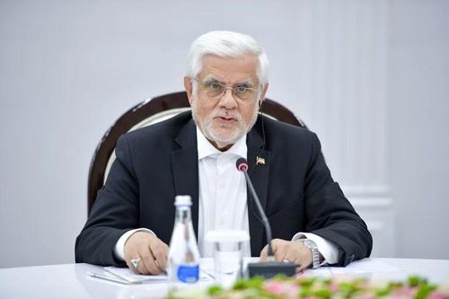Phó Tổng thống thứ nhất Iran Mohammadreza Aref cảnh báo an ninh eo biển Hormuz không thể được đảm bảo nếu xuất khẩu dầu mỏ của nước này bị hạn chế. Ảnh: Aa.