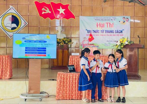 Trường Tiểu học Duy Trung (xã Duy Xuyên) tổ chức hội thi “Tri thức từ trang sách”. Ảnh: T.S