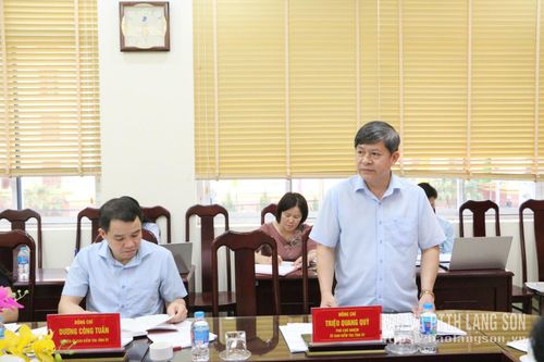 Lãnh đạo Ủy ban Kiểm tra Tỉnh ủy phát biểu tại kỳ họp