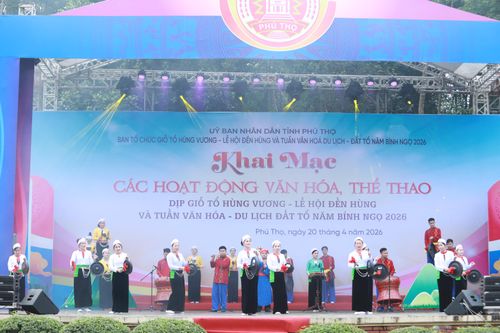 Biểu diễn cồng chiêng của đồng bào dân tộc Thái đến từ khu vực Hòa Bình