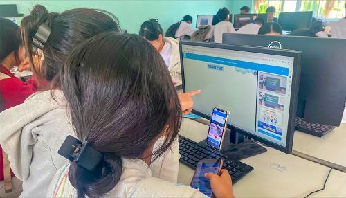 Học sinh THPT Nguyễn Khuyến (TP Cần Thơ) trải nghiệm trạm video trên Thư viện số DLib K12.