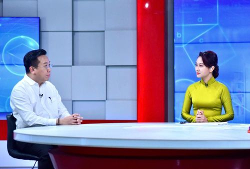 Ông Nguyễn Nguyên - Cục trưởng Cục Xuất bản, In và Phát hành trao đổi tại chương trình. Ảnh: Viết Thành