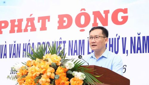 Trưởng phòng Văn hóa – Xã hội xã Mê Linh Lê Xuân Hùng phát biểu tại chương trình. Ảnh: PV