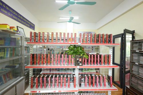 Thư viện sách của Trường THCS Mê Linh. Ảnh: PV