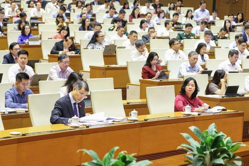 Thủ tướng Chính phủ Lê Minh Hưng, Ủy viên Bộ Chính trị, Bí thư Trung ương Đảng, Bí thư Đảng ủy MTTQ, các đoàn thể Trung ương, Chủ tịch UBTƯ MTTQ Việt Nam Bùi Thị Minh Hoài tham dự phiên thảo luận tại hội trường sáng 21/4.